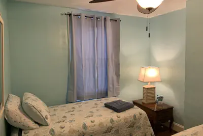 Photo 4 - Beach Front On The Bay 3 Bedroom Bungalow