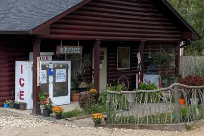 Photo 4 - The Woods Lodging