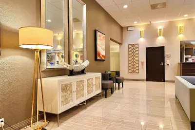 Photo 3 - Alhambra Hotel