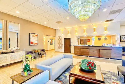 Photo 2 - Alhambra Hotel