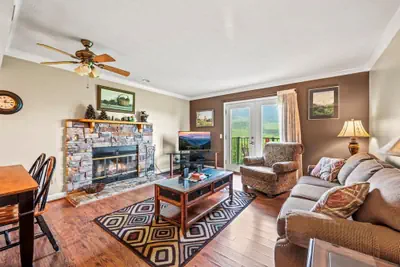 Photo 5 - Sleeps 6 Full Kitchen Indoor Pool Mountains Views