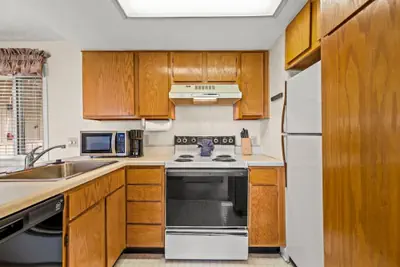 Photo 5 - Sleeps 4 Private Balcony w Views Heated Pool