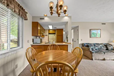 Photo 2 - Sleeps 4 Private Balcony w Views Heated Pool