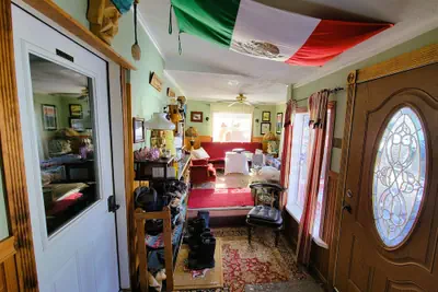 Photo 5 - Billie's Backpackers Hostel