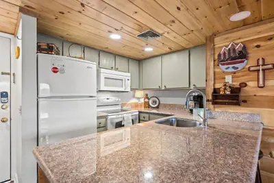 Photo 4 - Indoor Pool Sleeps 7 Mountain Views Playground