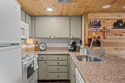 Photo 3 - Indoor Pool Sleeps 7 Mountain Views Playground