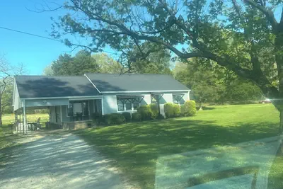 Photo 2 - Mama Jeans Pillowville Home