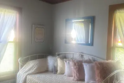 Photo 4 - Mama Jeans Pillowville Home