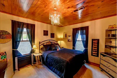 Photo 3 - Mama Jeans Pillowville Home