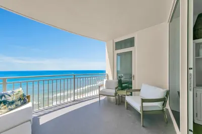 Photo 2 - Aqua Resort 1207