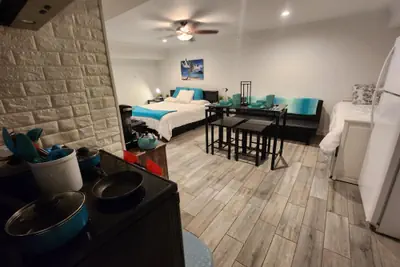 Photo 5 - Exec Suite King Bed Hot Tub Gym Laundry
