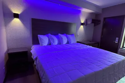 Photo 3 - The Vine Hotel Bronx