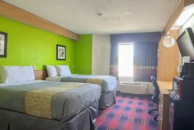 Photo 2 - Classic Inn By Townhouse American Way Memphis I 240
