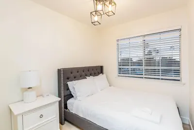 Photo 4 - Not Affected by the Fire/elegant Pasadena Retreat Prime Comfort Awaits