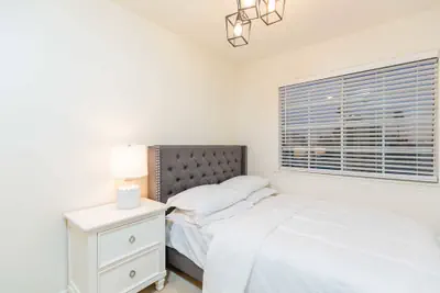 Photo 3 - Not Affected by the Fire/elegant Pasadena Retreat Prime Comfort Awaits