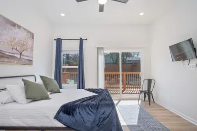 Photo 5 - Feel, Chill and Enjoy 4br/3ba Near Fun Riverwalk!