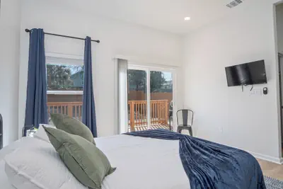 Photo 2 - Feel, Chill and Enjoy 4br/3ba Near Fun Riverwalk!
