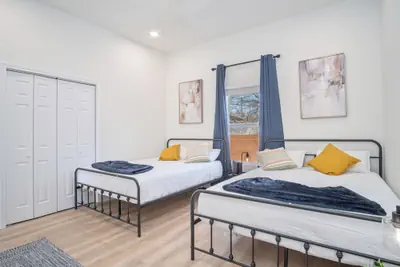 Photo 4 - Feel, Chill and Enjoy 4br/3ba Near Fun Riverwalk!