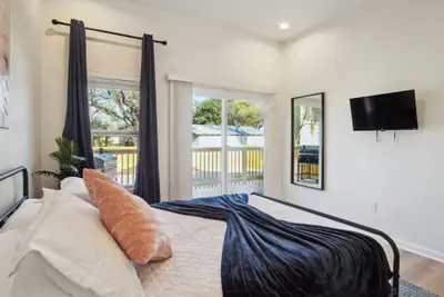 Photo 3 - Blissful 5br/3ba Haven Near Riverwalk & Downtown!