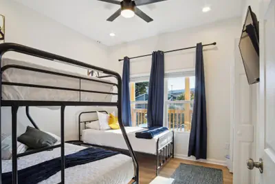 Photo 4 - Blissful 5br/3ba Haven Near Riverwalk & Downtown!