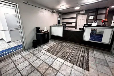 Photo 4 - Studio City Suites, A Travelodge By Wyndham