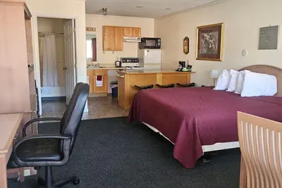 Photo 4 - Camaray Motel