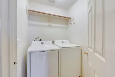 Photo 3 - Family Friendly 3 Bedroom 2 bath Home