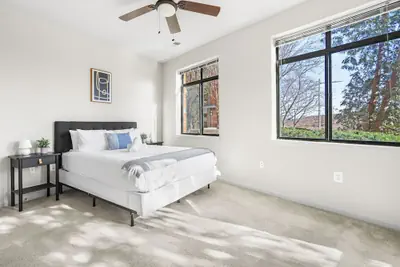 Photo 3 - DC Charm in Crystal Apartments