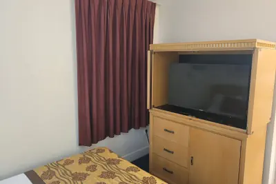 Photo 4 - Queens Lodge Motel