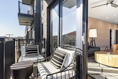 Photo 3 - Prime Walkable Midtown Location, Pool, Gym Outlaw's Den by Avantstay