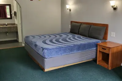 Photo 4 - 2 queen beds hotel studio 107 Hot tub