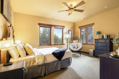 Photo 5 - Star Haven Retreat 5 BDR Stunner!