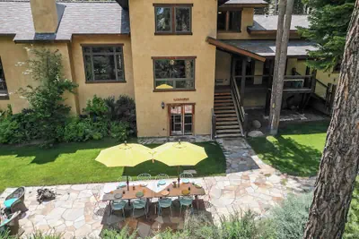 Photo 2 - Star Haven Retreat 5 BDR Stunner!