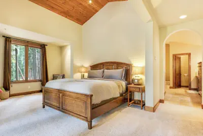 Photo 4 - Star Haven Retreat 5 BDR Stunner!