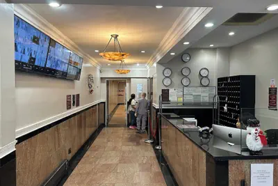 Photo 5 - Iconic Hotel