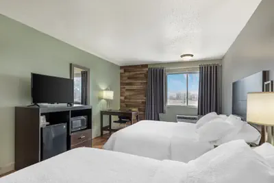 Photo 5 - HOTEL FUZION INN & SUITES