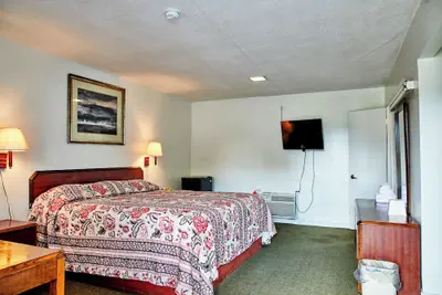 Photo 5 - Hospitality Inn