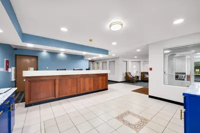 Photo 3 - LakeWood Inn & Suites