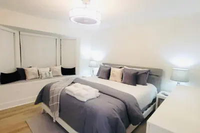 Photo 2 - Stunning 4BD Jacuzzi - 4 Min To Beach Panama City