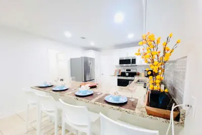 Photo 4 - Stunning 4BD Jacuzzi - 4 Min To Beach Panama City
