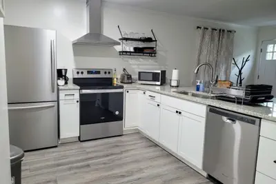 Photo 2 - Renovated 2 Bed Walltown Home Walk to Duke B
