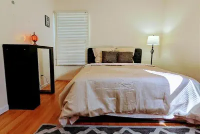 Photo 4 - Convinient Location in Los Angeles