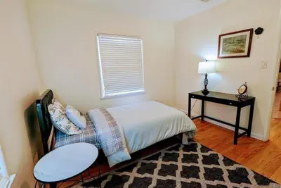 Photo 2 - Convinient Location in Los Angeles