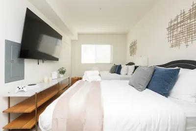 Photo 3 - Hollywood Apartment Near Walk of Fame