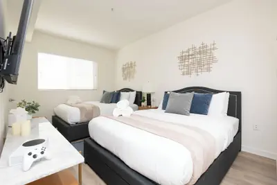 Photo 2 - Hollywood Apartment Near Walk of Fame