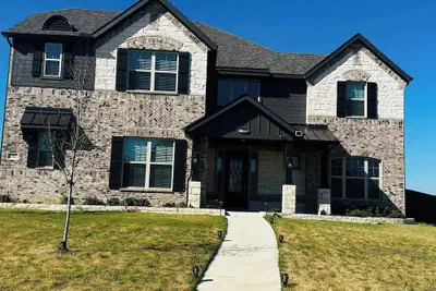 Photo 2 - Spacious 2Br w/ Fireplace - Sleeps 4 - Bbq - Lake