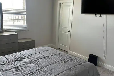 Photo 4 - Spacious 2Br w/ Fireplace - Sleeps 4 - Bbq - Lake