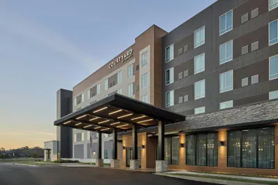 Photo 2 - Courtyard by Marriott Huntsville-Madison