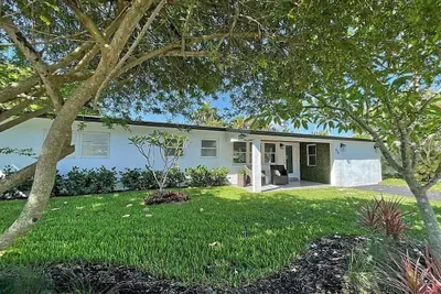 Photo 4 - Chic 3BR 2BA Getaway With Private Pool Oasis