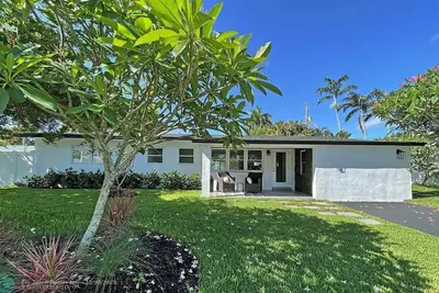 Photo 3 - Chic 3BR 2BA Getaway With Private Pool Oasis